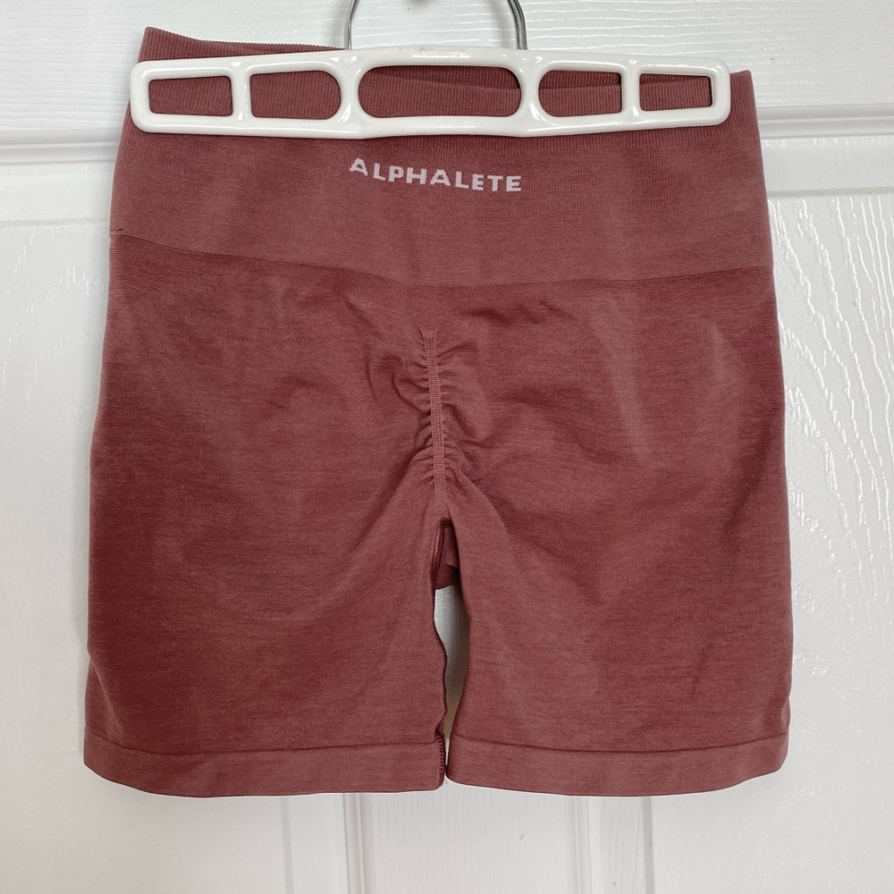 Alphalete Amplify 4.5 Rose size Medium